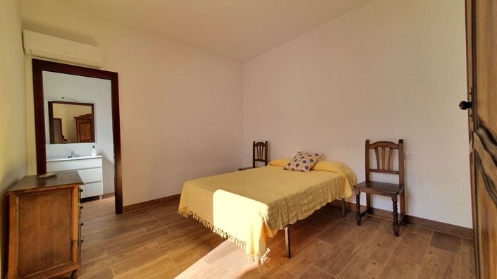 Image No.26-4 Bed Townhouse for sale