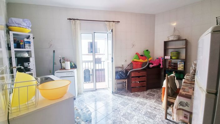 Image No.17-4 Bed Apartment for sale