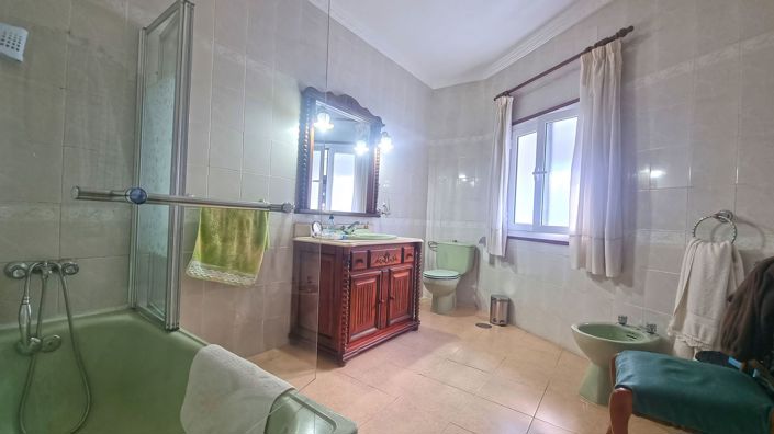 Image No.18-4 Bed Apartment for sale