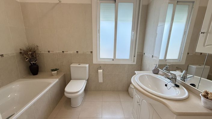 Image No.11-4 Bed Villa for sale