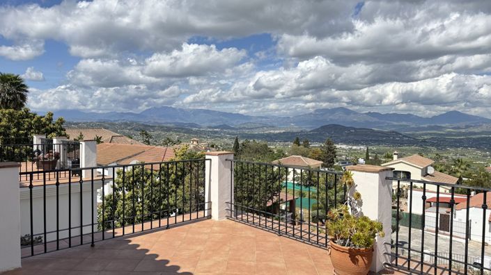 Image No.2-4 Bed Villa for sale