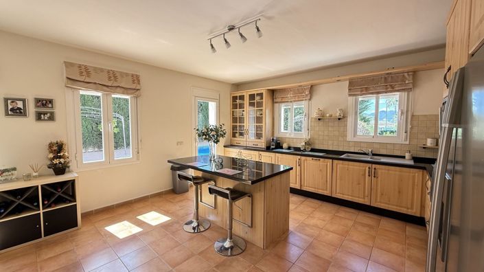 Image No.6-4 Bed Villa for sale