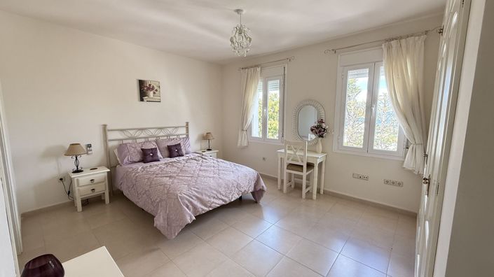 Image No.8-4 Bed Villa for sale