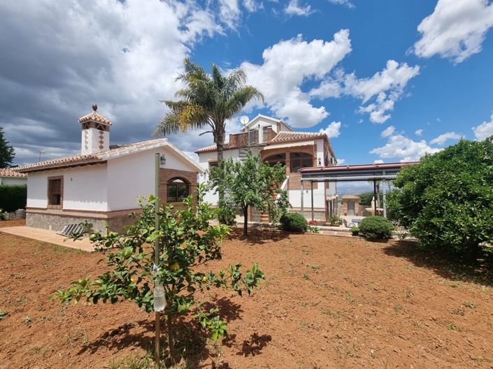 Image No.1-4 Bed Villa for sale