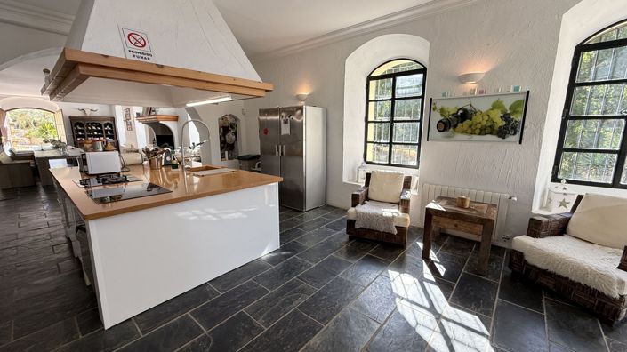 Image No.9-Maison de campagne de 6 chambres à vendre à Cadix