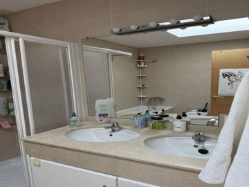 a18b9ee786de9821112d3a1da8d61d55780881af14d