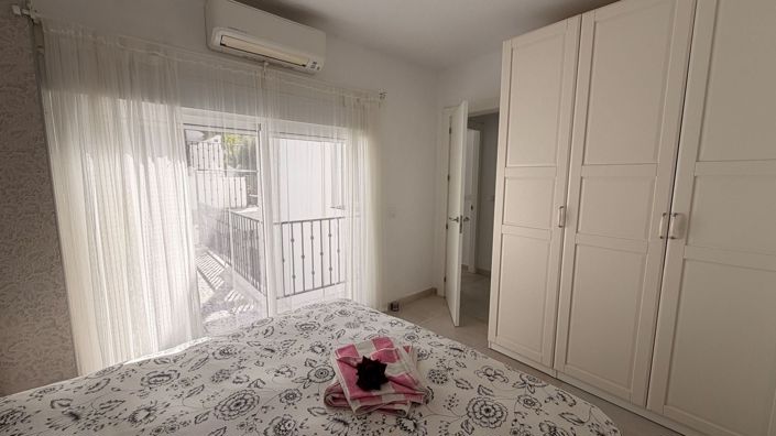 Image No.14-4 Bed Townhouse for sale