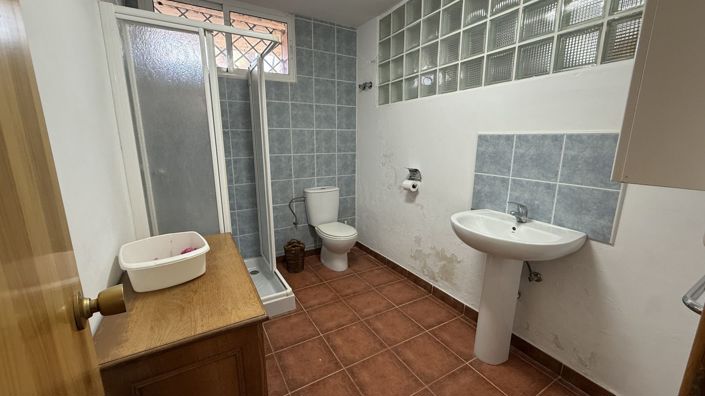 Image No.15-6 Bed Country House for sale