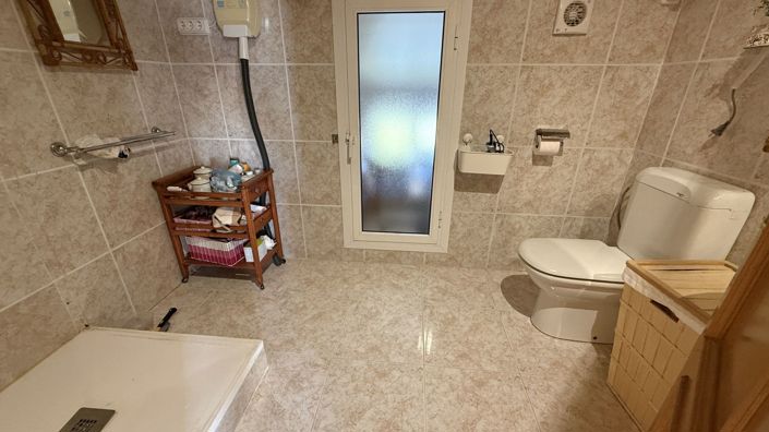 Image No.20-6 Bed Country House for sale