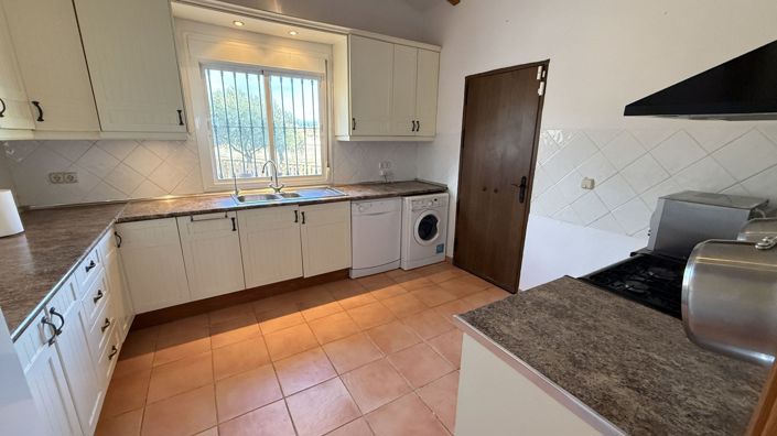 Image No.8-3 Bed Country House for sale