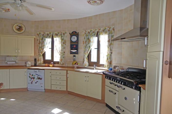 Image No.13-4 Bed Country House for sale