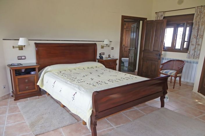 Image No.14-4 Bed Country House for sale