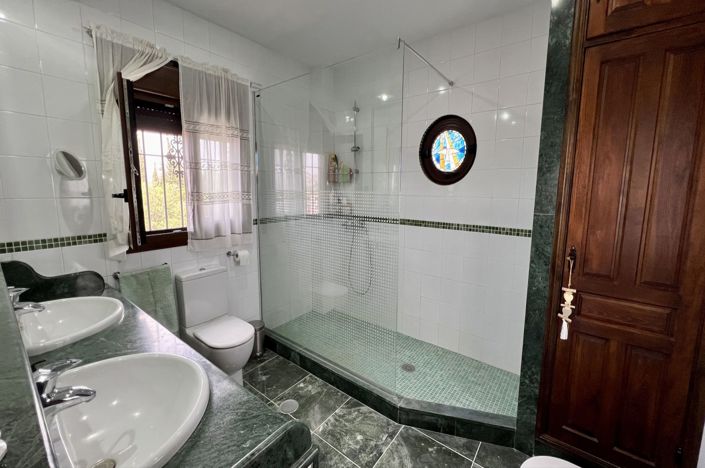 Image No.18-4 Bed Country House for sale