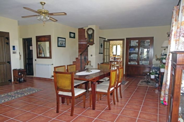 Image No.9-4 Bed Country House for sale