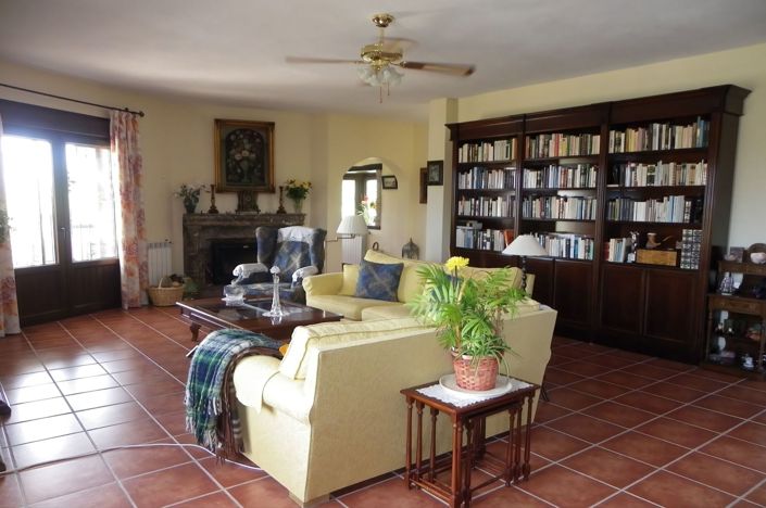 Image No.10-4 Bed Country House for sale