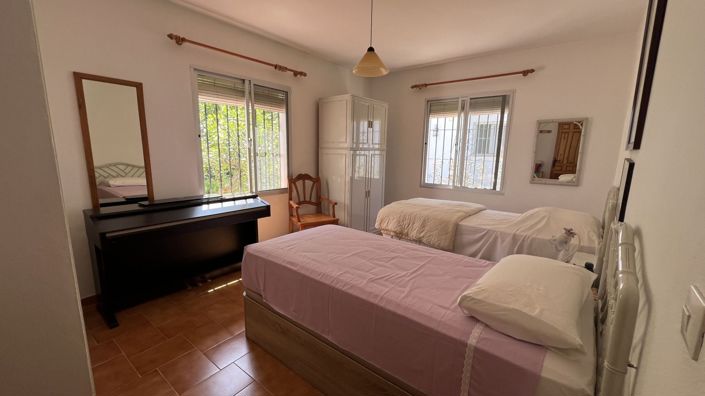 Image No.25-5 Bed Country House for sale