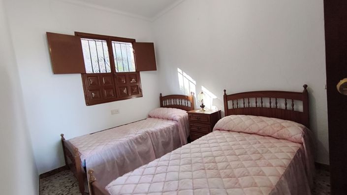 Image No.12-3 Bed Country House for sale