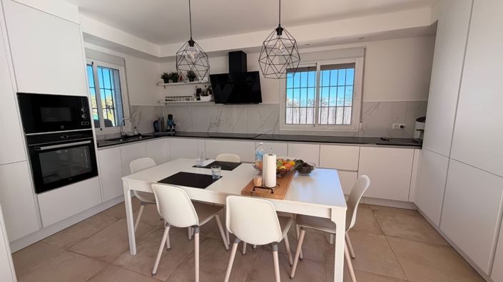 Image No.8-3 Bed Country House for sale