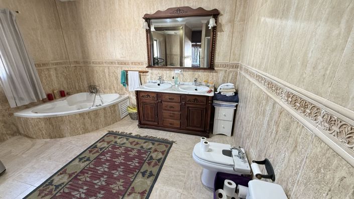 Image No.19-4 Bed Villa for sale