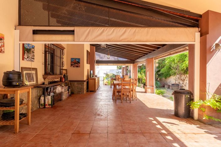 Image No.2-4 Bed Villa for sale