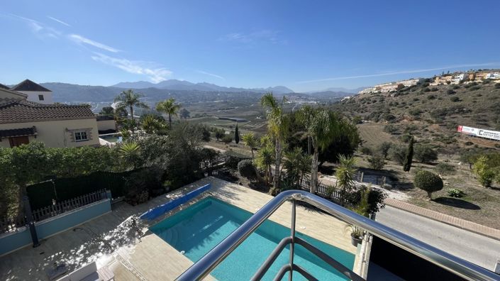 Image No.2-4 Bed Villa for sale