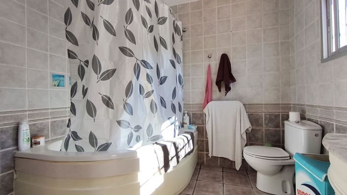 Image No.17-5 Bed Country House for sale