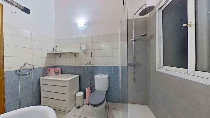 Image No.25-5 Bed Country House for sale