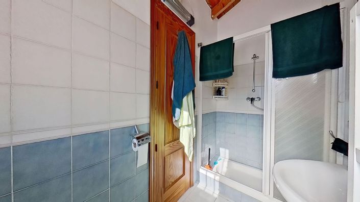 Image No.26-5 Bed Country House for sale