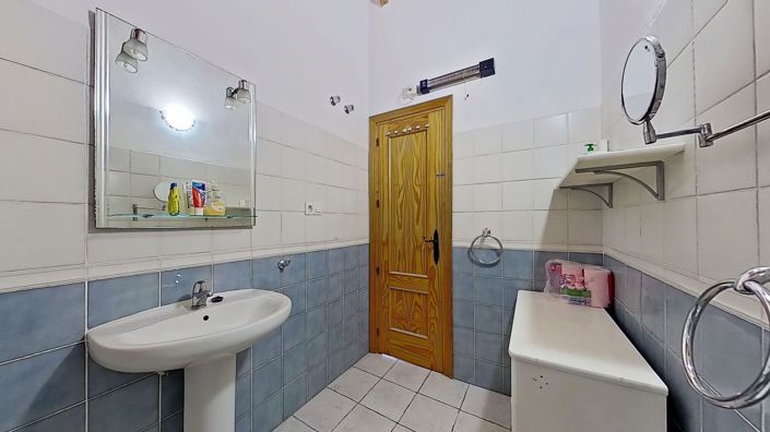 Image No.27-5 Bed Country House for sale