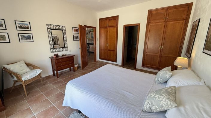 Image No.14-4 Bed Country House for sale