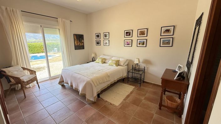 Image No.15-4 Bed Country House for sale