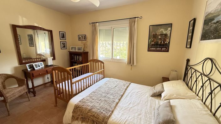 Image No.18-4 Bed Country House for sale