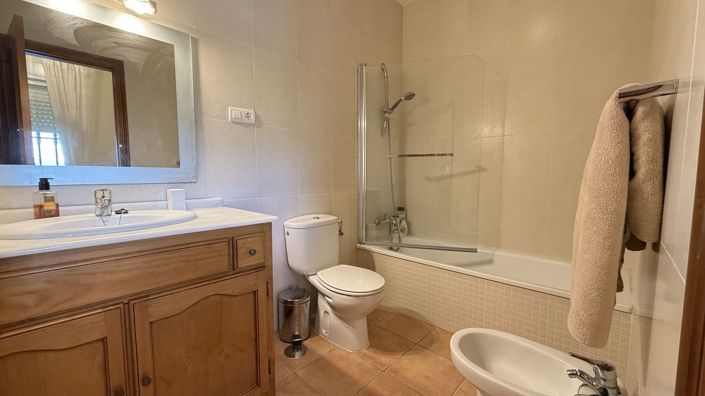 Image No.22-4 Bed Country House for sale