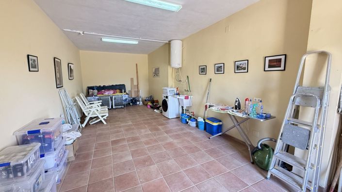 Image No.25-4 Bed Country House for sale