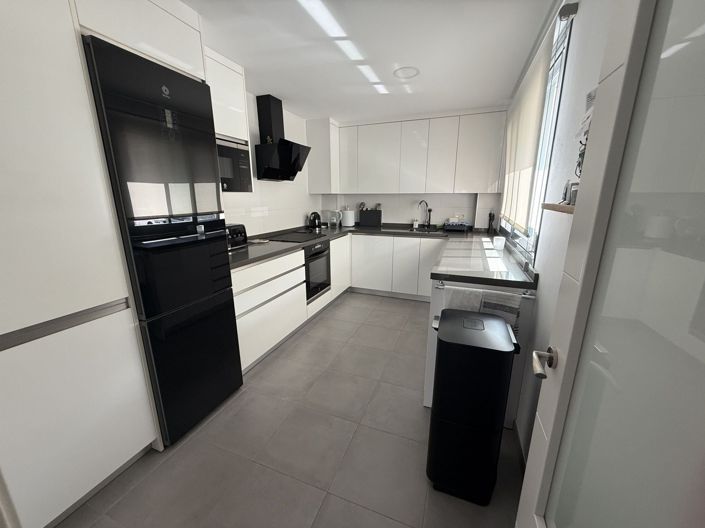 Image No.12-3 Bed Townhouse for sale