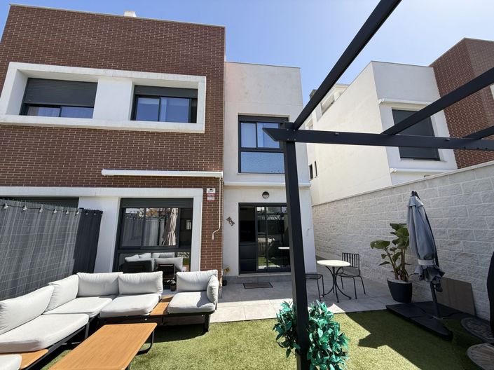 Image No.24-3 Bed Townhouse for sale