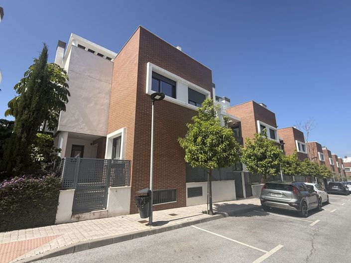 Image No.25-3 Bed Townhouse for sale