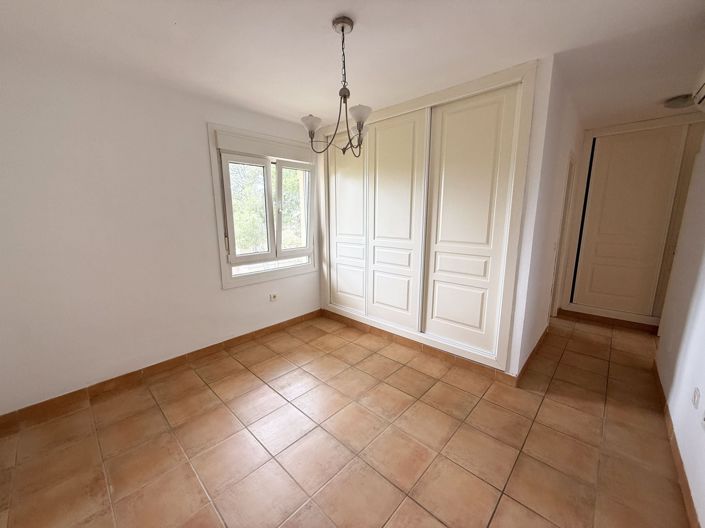 Image No.11-3 Bed Townhouse for sale