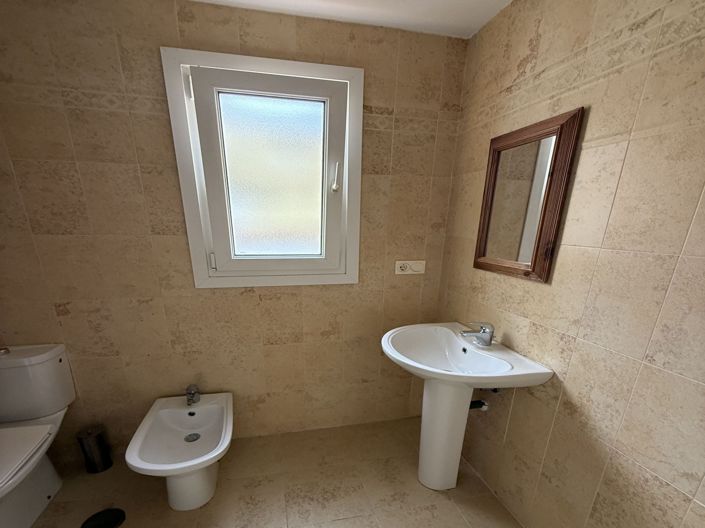 Image No.14-3 Bed Townhouse for sale