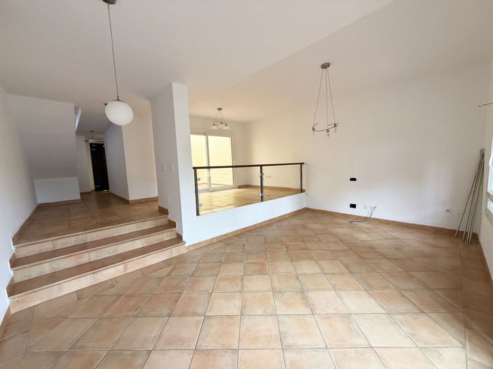 Image No.5-3 Bed Townhouse for sale