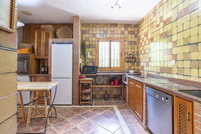 Image No.16-4 Bed Country House for sale