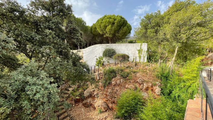 Image No.45-13 Bed Villa for sale
