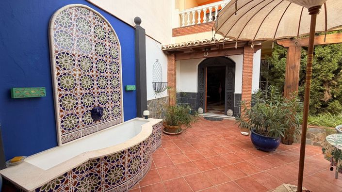 Image No.2-5 Bed Villa for sale