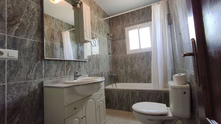 Image No.18-3 Bed Country House for sale
