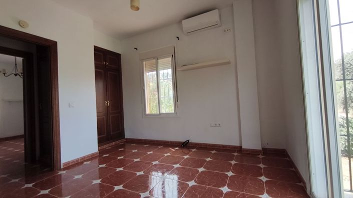 Image No.19-3 Bed Country House for sale