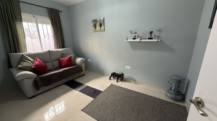 Image No.14-7 Bed Townhouse for sale