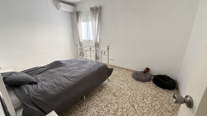 Image No.18-7 Bed Townhouse for sale