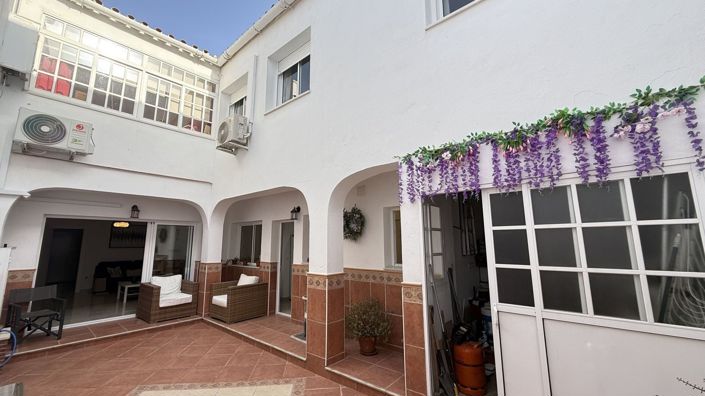 Image No.3-7 Bed Townhouse for sale