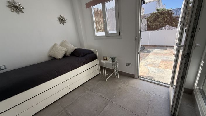 Image No.15-3 Bed Townhouse for sale