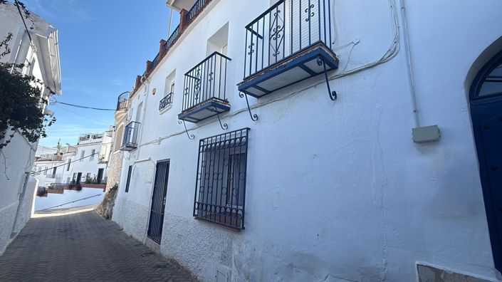 Image No.3-2 Bed Townhouse for sale